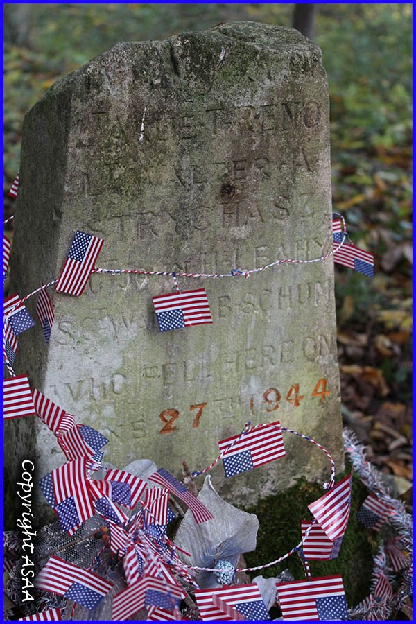 Mello - Stèle en mémoire du B-17 Mello - Lieu du crash du B-17 # 42-95280 “Square Dance” Mello - Stèle en mémoire du B-17 Mello - Lieu du crash du B-17 # 42-95280 “Square Dance”