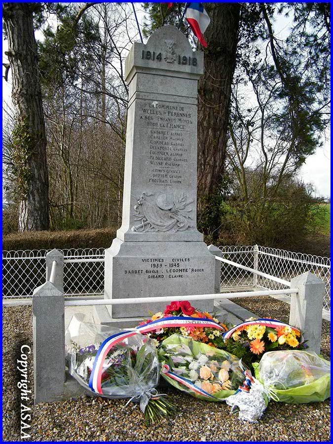 Welles-Pérennes - Le monument aux morts Welles-Pérennes - Le monument aux morts